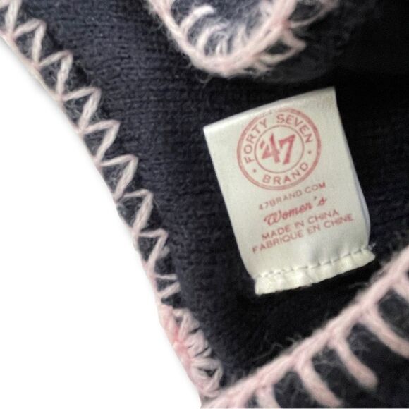 Women’s Minnesota Twins Black Sherpette Knit Hat by '47 - Picture 6 of 6